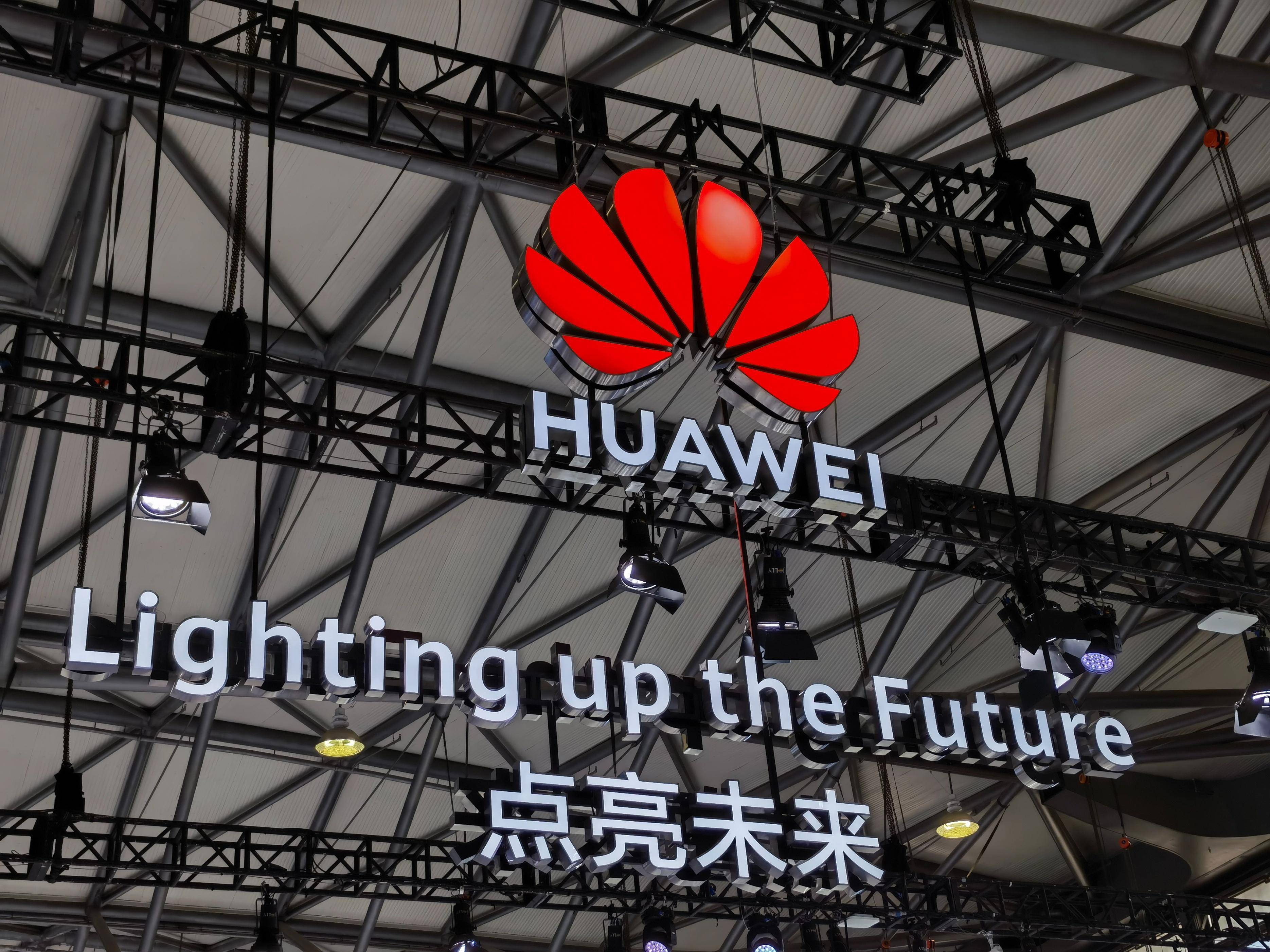 评论:华为,cec巨头联袂,"鹏腾"生态为哪般?_鲲鹏_产业_产品