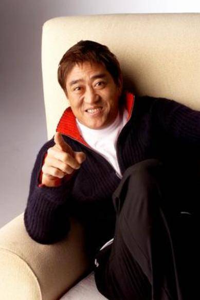 一次酒,这一次依旧喝得烂醉如泥,被谢东娜接回家里的时候已经不省人事