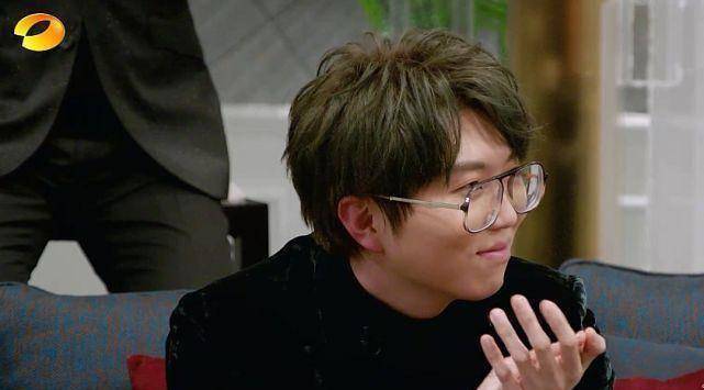 其实,年轻的毛不易被更年轻的黄霄云奇袭成功,就是一个偶然中的必然.