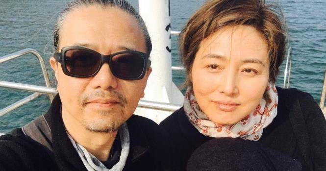 但是婚后,张妍主要开始照顾老公和孩子,所以我们已经很多年没有在荧幕