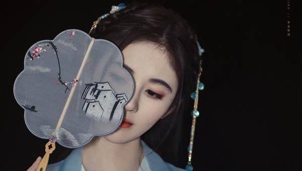 鞠婧祎出场惊艳观众,点评环节却被吐槽太双标_张云雷_霍尊_陈梓铭