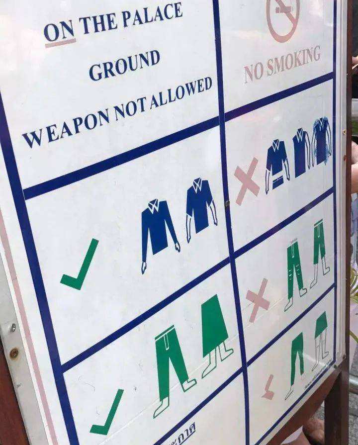 上半身:不能穿无袖的上衣,背心,吊带,或太过暴露的衣服,可以到寺庙外