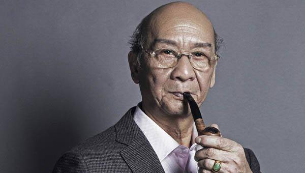 "高仿版"韦一笑在地铁站拉小提琴,网友将其误认为刘长生_蝠王_倚天