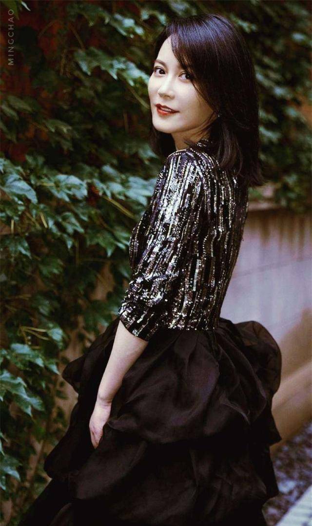 俞飞鸿的这一生,时光只能给她魅力,而不是拿去她的魅力!