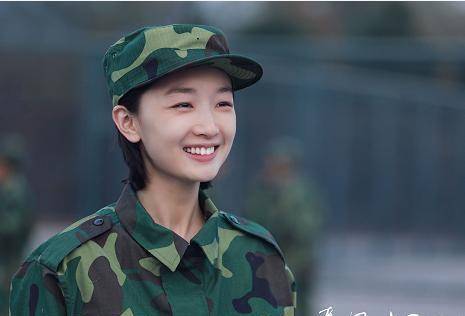 周冬雨替身上热搜,小眼睛笑起来超可爱,网友:确定不是本人?