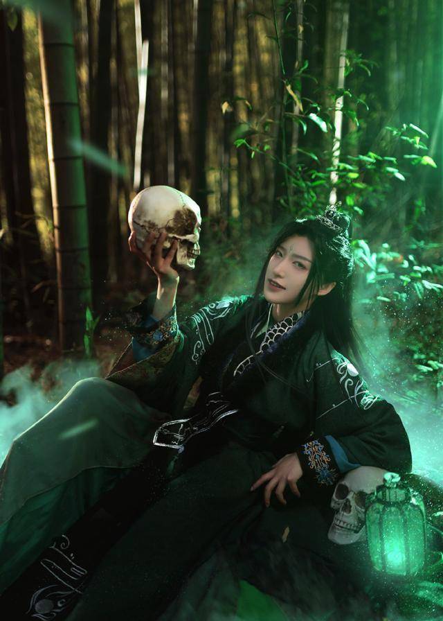 《天官赐福》角色扮演,谢怜,花城很和谐,青灯夜游好绿_coser_戚容