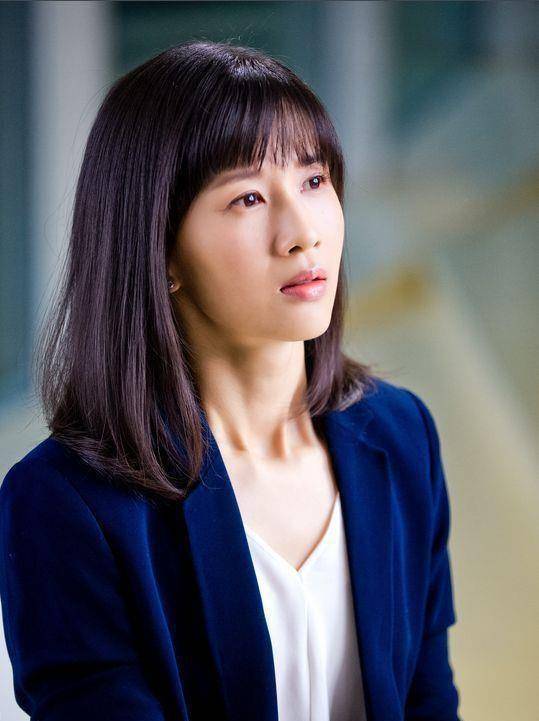 李子柒和papi酱都没有大众网红长相标配,却在网红的世界里闯出了属于