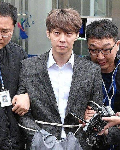 原创 原东方神起金在中谎称患上新型肺炎,引来媒体和粉丝的怒批:愚蠢
