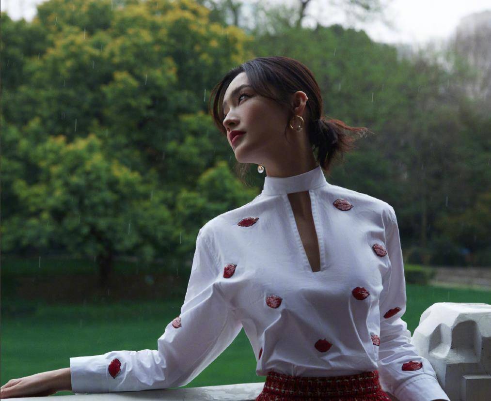 李沁当众透露最胖时才92斤,难怪能被黄景瑜单身举过头顶_体重_明星