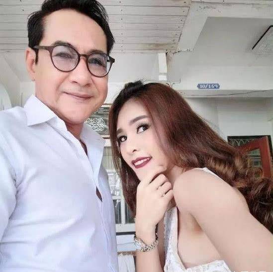 这种缘分更巧的是,当年黄舒骏在《中国达人秀》做评委,老