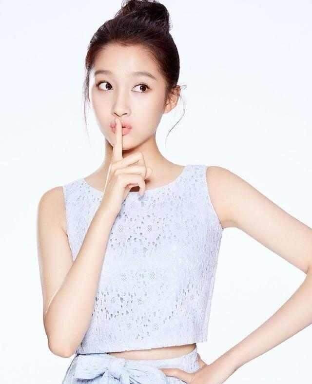 众女星齐留丸子头,论气质除了关晓彤,还有林允呢!_陈乔恩_少女_赵丽颖