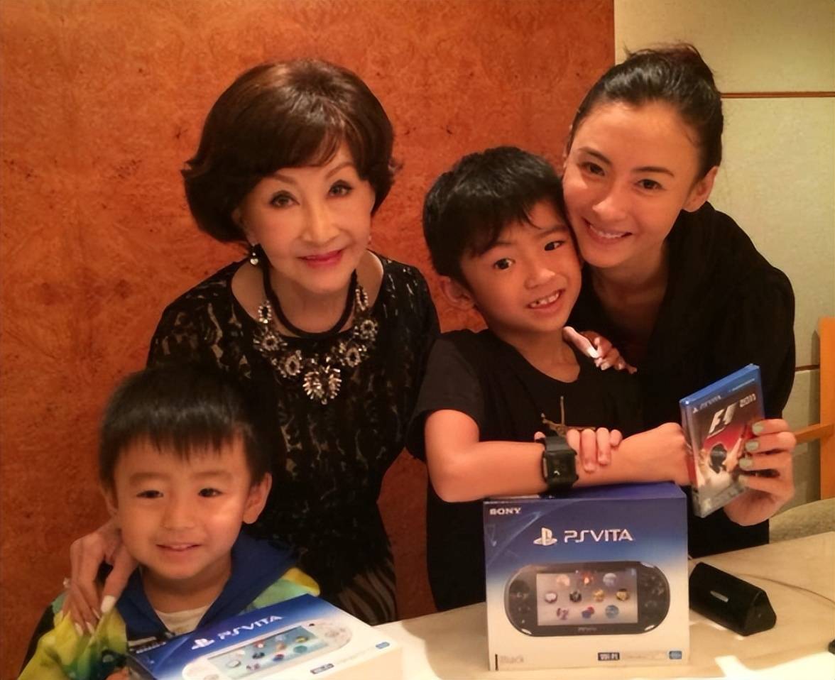 lucas留胡须撞脸周杰伦_谢振轩_孩子_网友