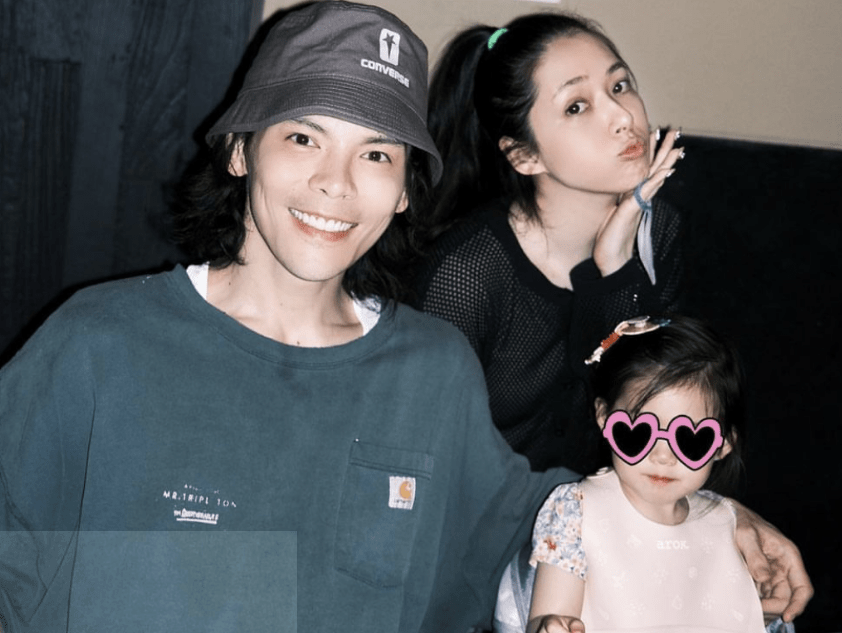 近照憔悴疲惫,孕肚明显,眼睛里没了光_向佐_向太_名字