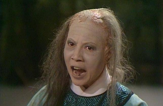 "鬼后"罗兰:凭裘千尺走红,87岁无人敢娶,却被古天乐视为亲人_母亲