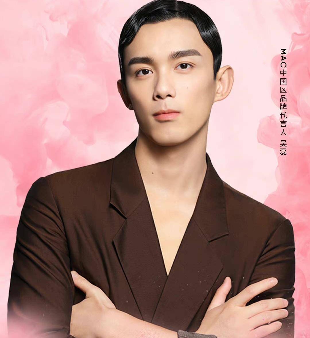 当所有人都努力变美的时候,有一人逆流而上,这成长得太快了_吴磊_时尚