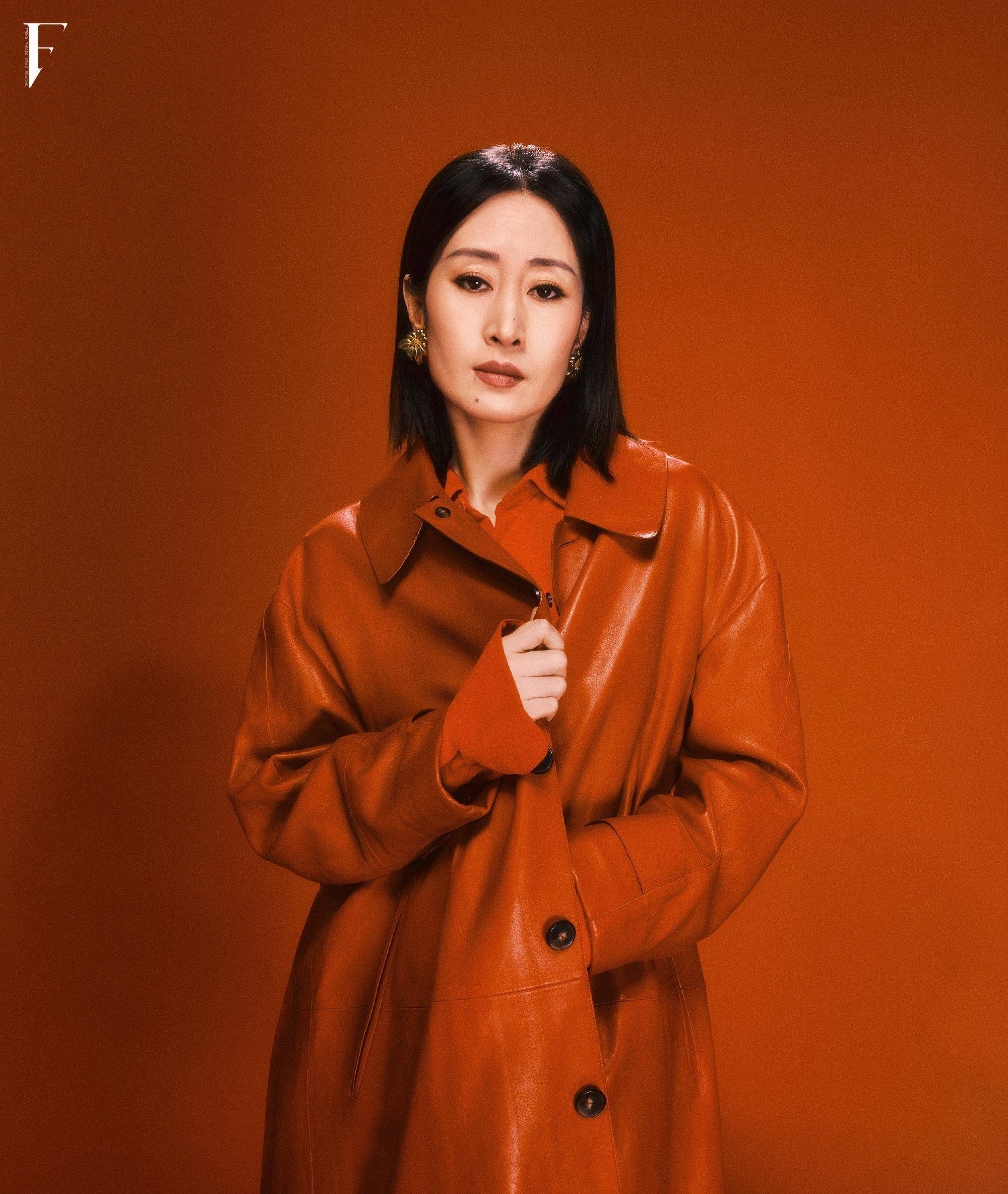 47岁刘敏涛涨《f时尚画报》,红裙美背曝光,网友表示:太美了!