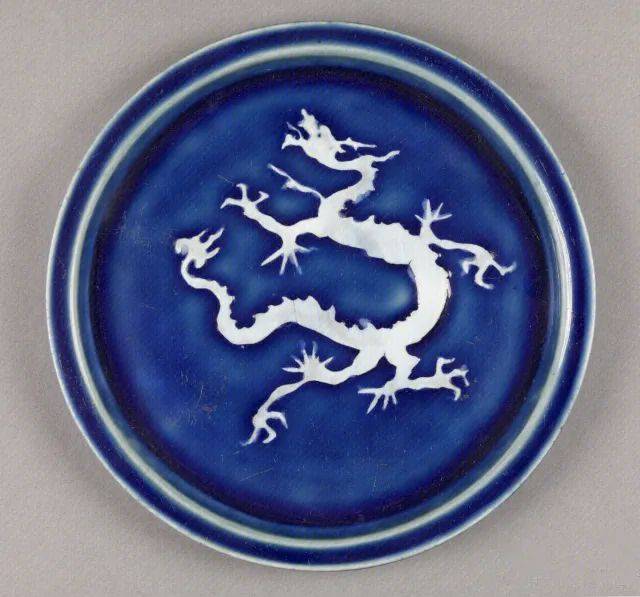 铭文器物-元“枢府”铭霁蓝釉白龙纹梅瓶图像研析_搜狐网