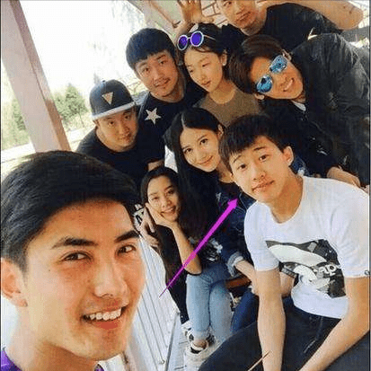周冬雨:游历过4个男人之后,父母最担心的是她的婚姻_张艺谋_绯闻