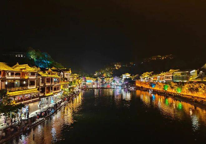 凤凰古城被授予国家历史文化名城称号,是中国历史文化名城_吉首市_怀