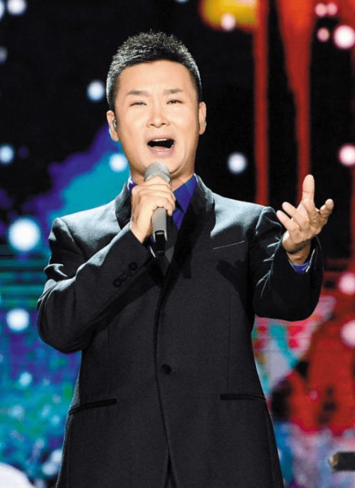 这些年来,唱功强劲的刘和刚又多次登上了央视春晚的舞台,不仅演唱了