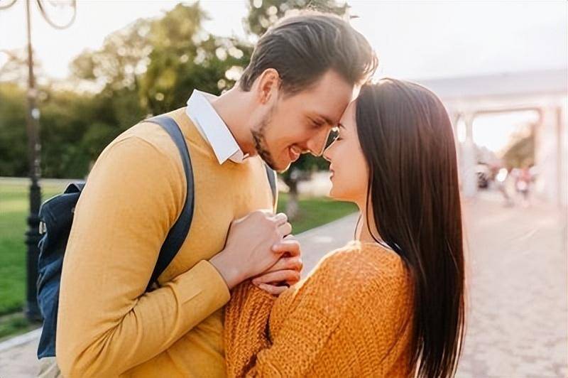 梦境的启示，为何梦见与有妇之夫分手，他竟与妻子生活美满？