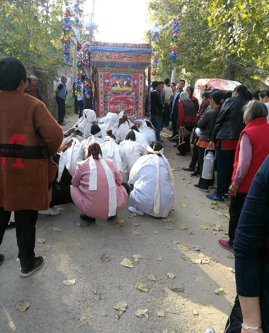 搞不清楚很容易闹出笑话的_礼仪_要求_位置