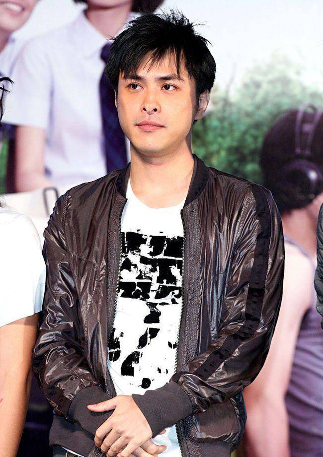 王心凌自曝体重仅28kg,脸颊凹陷瘦成纸片人,头大身小比例失调_范植伟