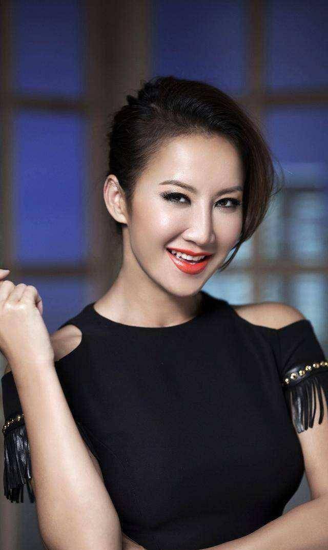 45岁的李玟身穿比基尼,大跳热舞,网友直呼:血脉喷张啊!