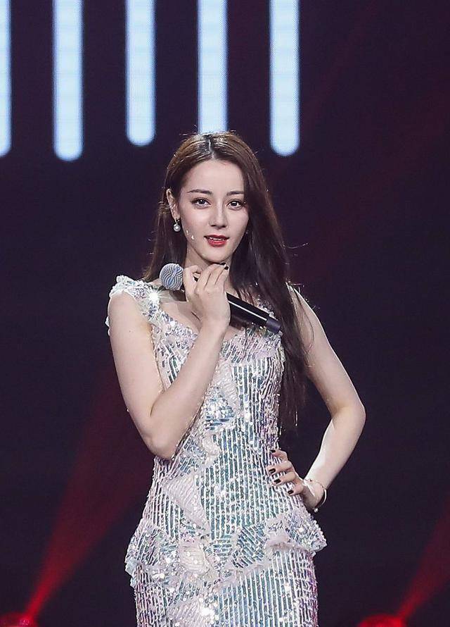 baby针对迪丽热巴?网友:她的市场度全面下滑!_赵丽颖_因为_博弈