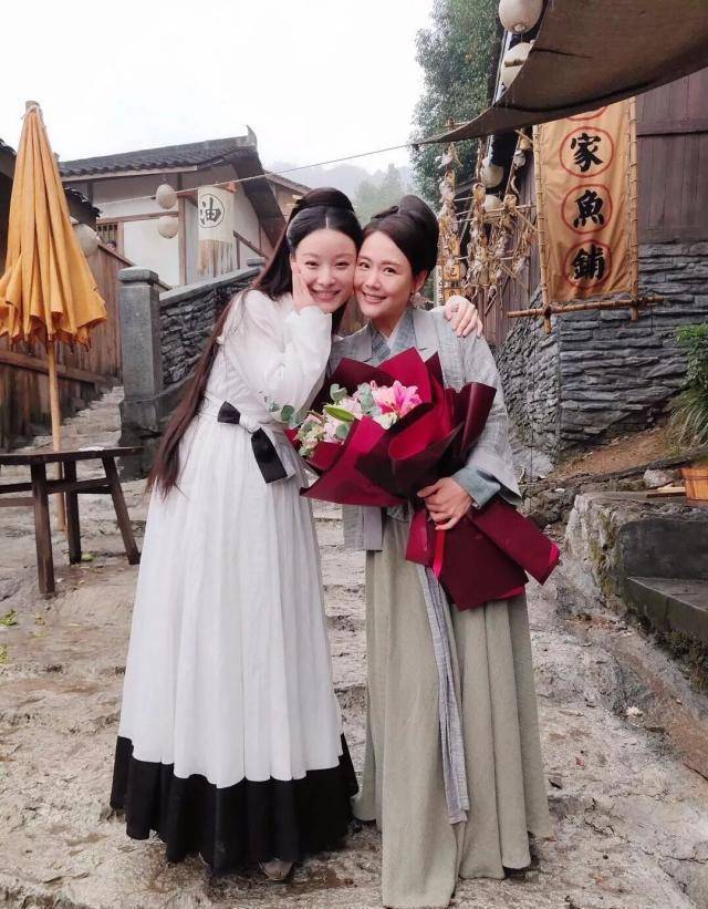 《女生日记》,改编自杨红樱的同名小说,以前只知道这部电影里有何炅演