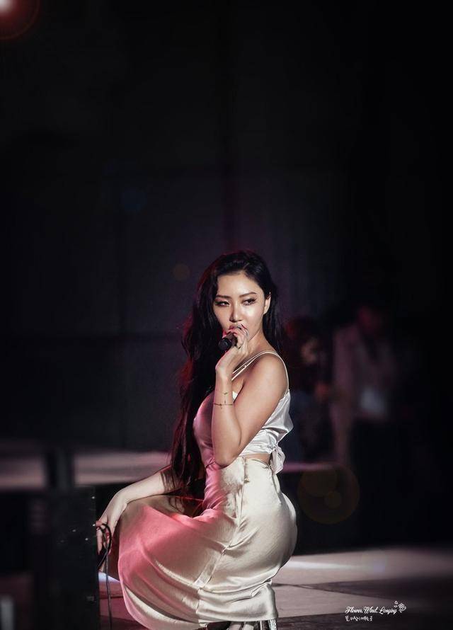 mamamoo华莎腰部受伤,日后行程以身体情况而定,kcon活动已取消_因为