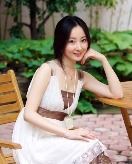 近日中秋节吴秀波的瓜就波及了女演员张芷溪,惹上这样的绯闻对女艺人