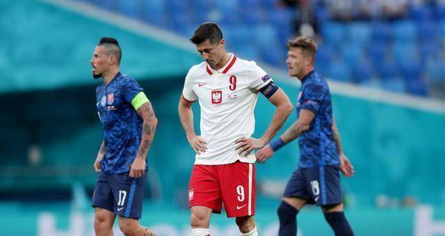 波兰首发:1-什琴斯尼,13-雷布斯(7326-普哈奇),15-格利克,5-贝德纳雷