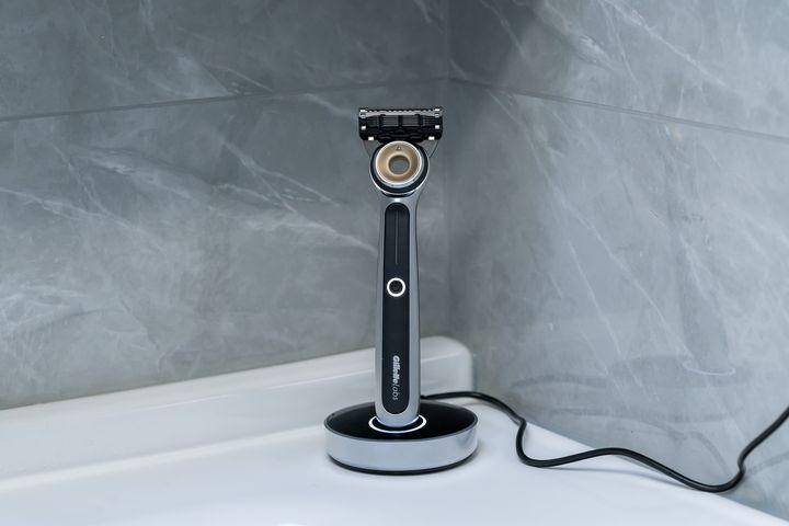 谁在守护手动剃须刀的荣光？吉列引力盒、极光、热感系列剃须实测