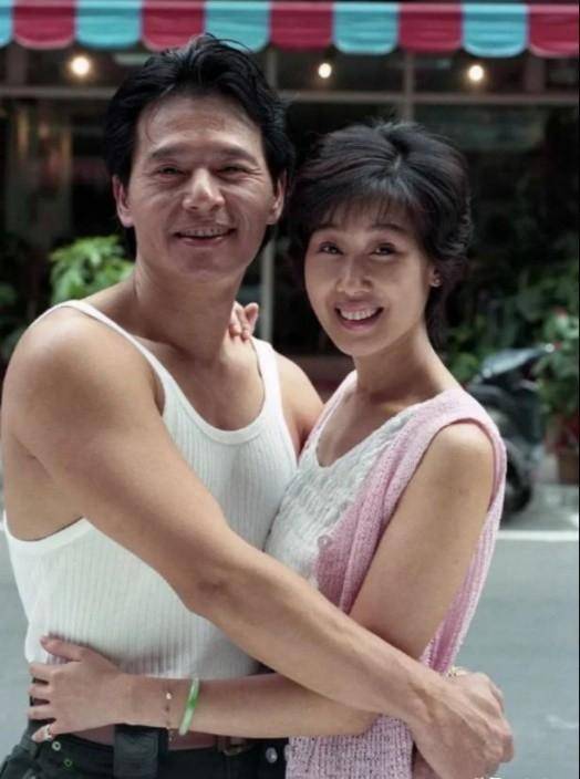 台女星夏光莉:男友脚踩3只船,在一起28年不结婚,骗走她600多万_蓝文青