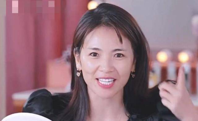 42岁刘涛直播卸妆搓到脸发红,眉毛也只剩下一半,太狠了_王珂_老公