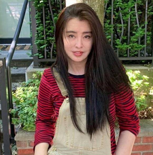 53岁王祖贤近照疯传!还有小时候样子哦!