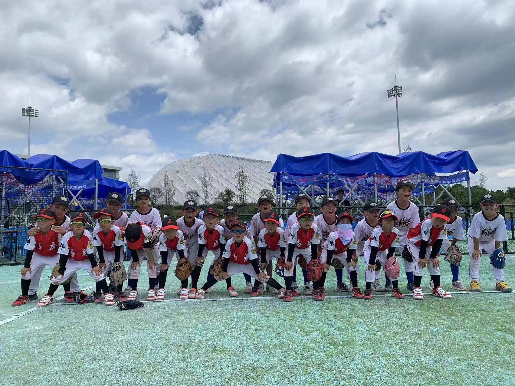 杨雷盛,陈庆丰本垒打奖:李耀翔优秀运动员:张思妍安打奖:王翾飞,周扬