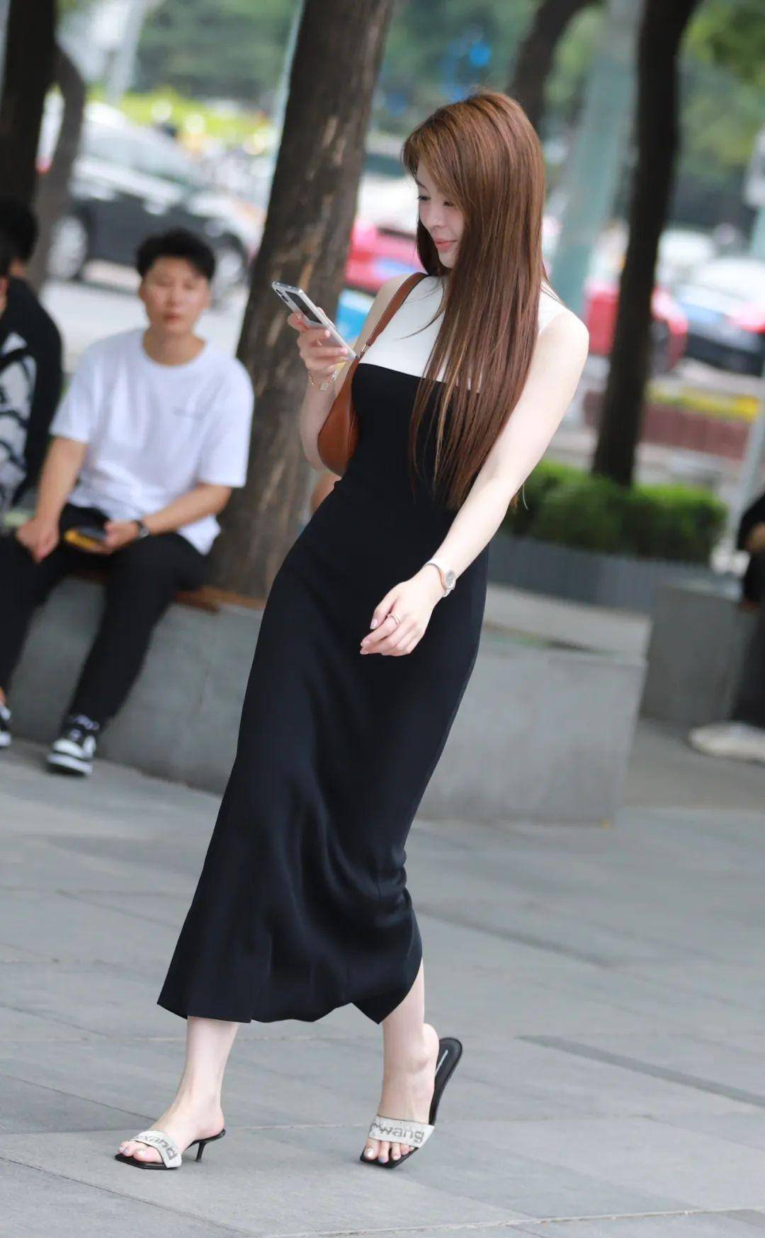 街拍:7月的街头,女子真多呀_时尚_风格_魅力