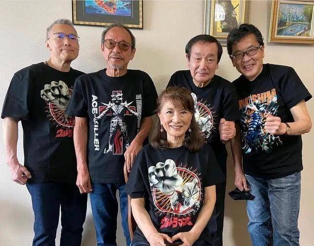 们,包括山中,美川,北斗,吉村,梅津段(地球版奥特六弟)五人最新合照