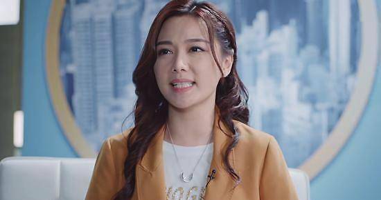 而邓佩仪最大的对手无疑是唐洛雯,她早一年参加了选美比赛,资历更深