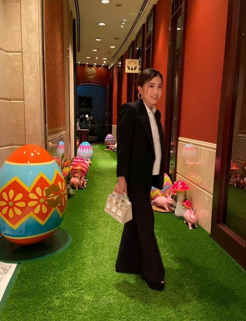 甘比晒私人定制包,平平无奇却有钱难买,家中已收藏700个爱马仕_刘銮雄