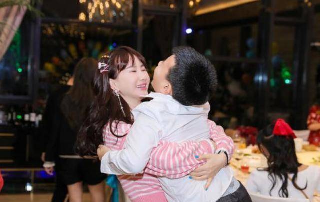 37岁晶女郎孟瑶回归tvb剪彩,这位单身母亲仍住香港_王晶_生活_电影