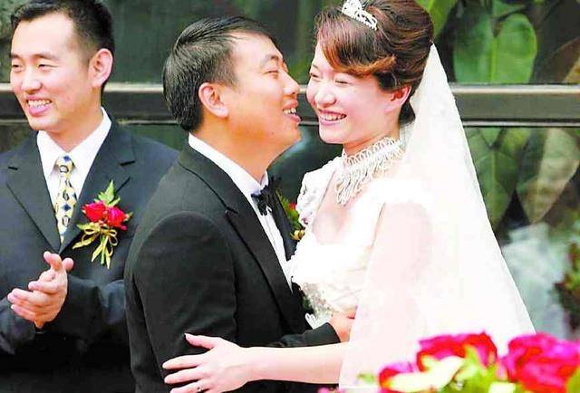 煲电话粥,死缠烂打,看看痴情的刘国梁当年是怎么追求漂亮妻子的_王瑾