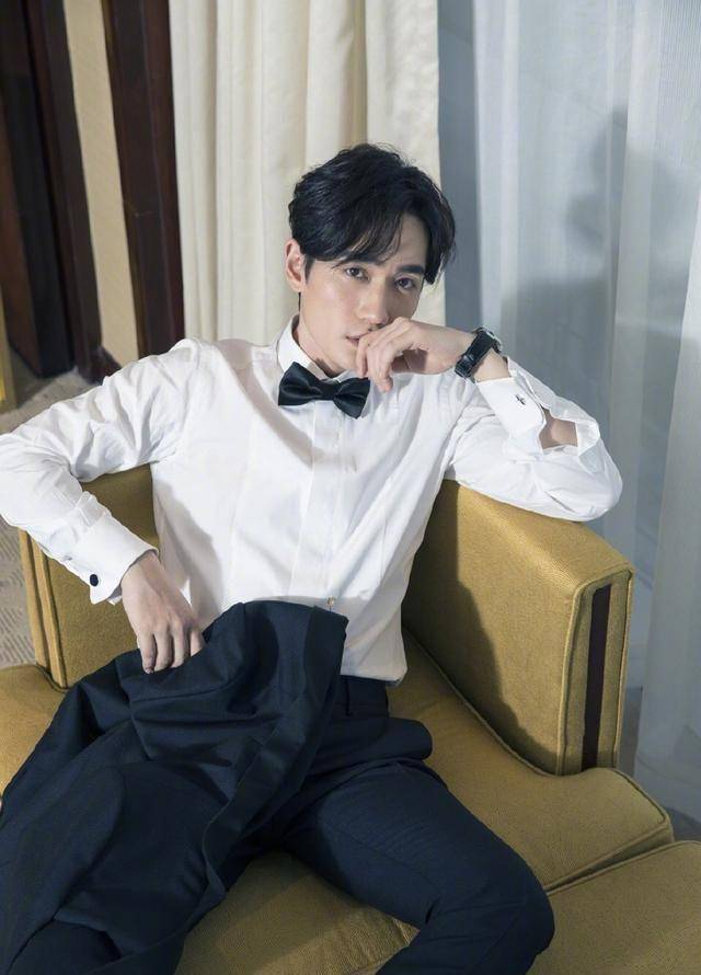 比起《镇魂》中的沈巍与赵处,朱一龙与白宇的日常互动才最搞笑_自拍