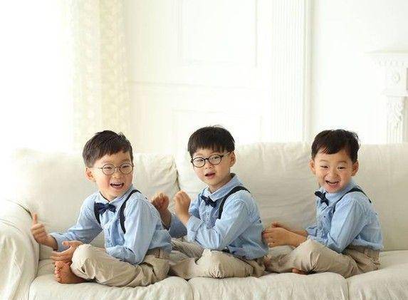 回来了》培育出许多人气父子,父女档,其中演员宋一国的三胞胎儿子大韩