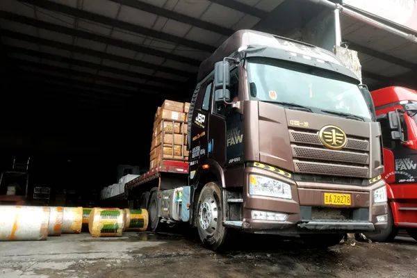 李振峰:开解放j6p,我就是仗剑走天涯的骑士 | 卡车之友网_搜狐汽车