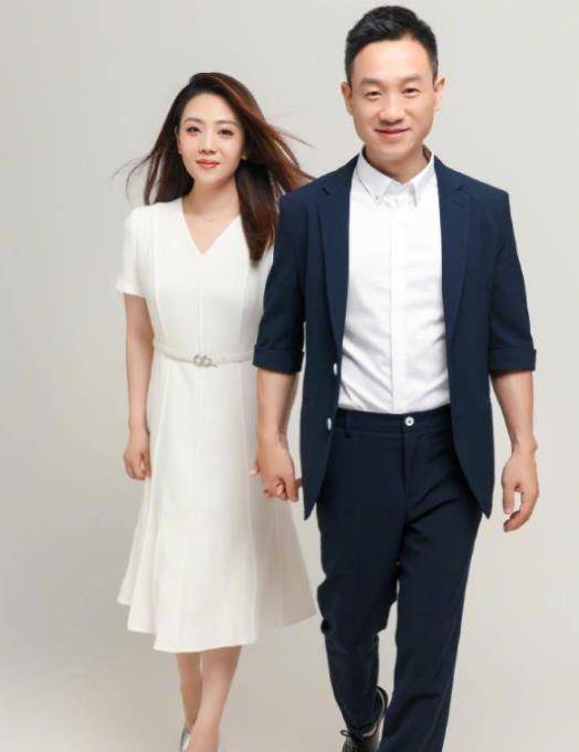 杨威回应婚变传闻,15年婚姻艰难,三观突变沟通难,工资一毛不剩_杨芸