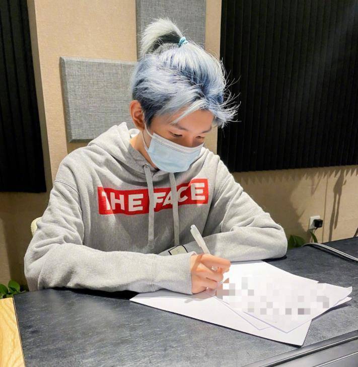 《我的姐姐》主题曲上线,官博晒王源剧照,新发色正脸曝光_电影_张子