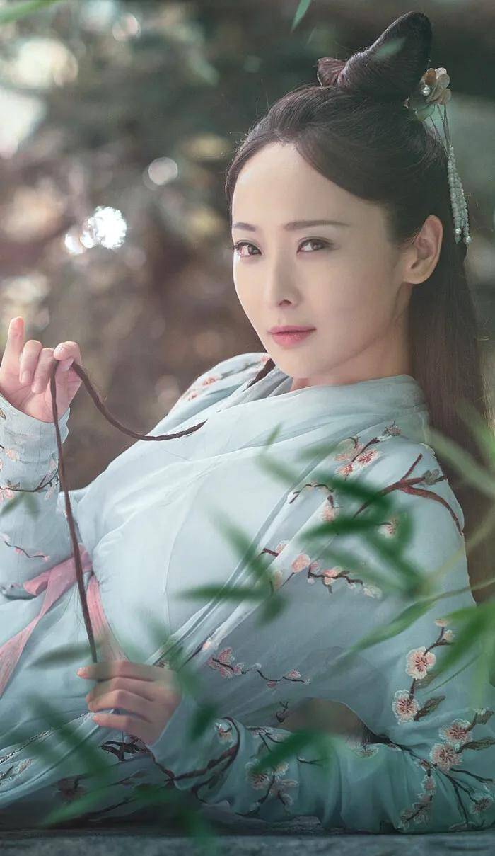 扮演者:李曼六,小青人物介绍:阿奴是南诏国将军的独生女儿.